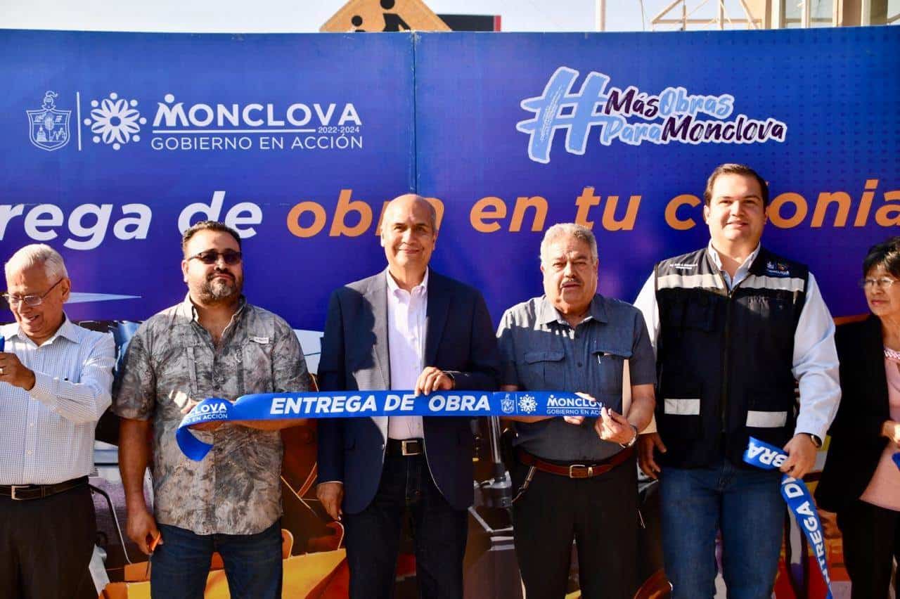El alcalde Mario Dávila Delgado entrega el recarpeteo del bulevar San José, beneficiando a miles de ciudadanos con 30 mil metros cuadrados de asfalto que modernizan esta importante entrada a Monclova. 