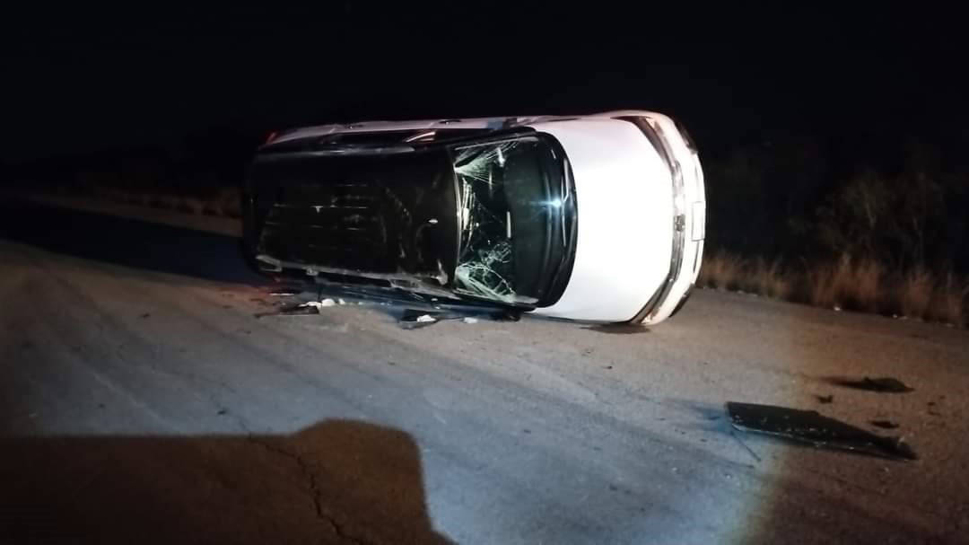 Familia de Sabinas sufre accidente en la carretera Remolino-Piedras Negras