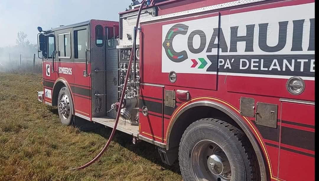 Controlan Incendio de Pastizal en la Carretera 57