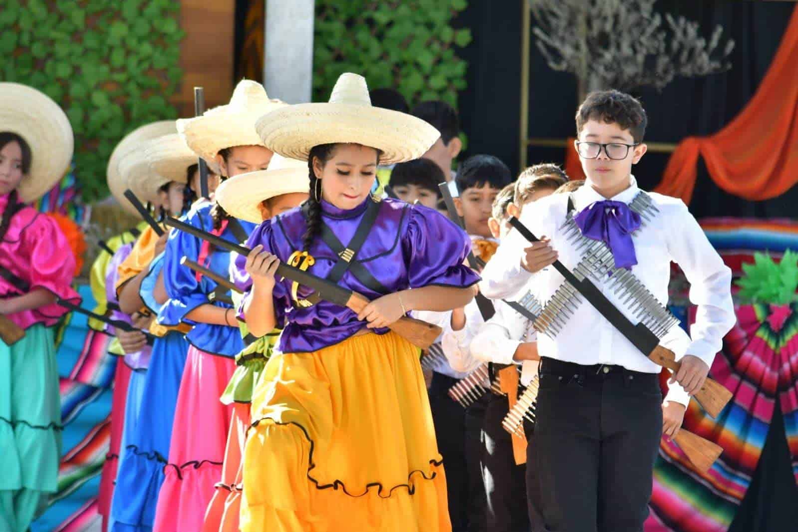 Primaria Miguel Hidalgo celebra aniversario de la Revolución