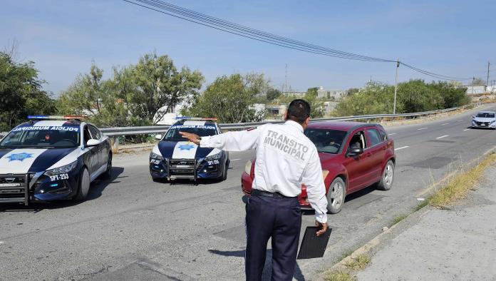 Exige la policía uso del cinturón