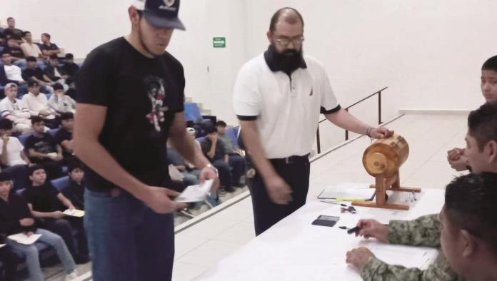 Llevan a cabo sorteo militar