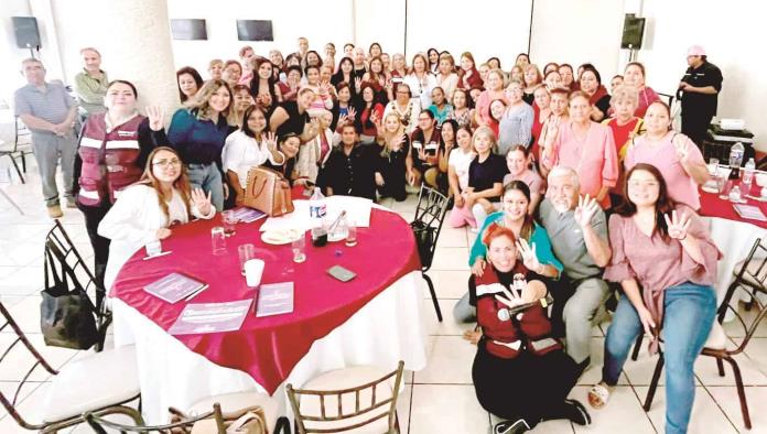 Realizan taller de política a mujeres