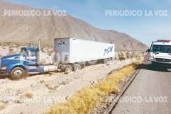 Cede el paso y se sale de la carretera