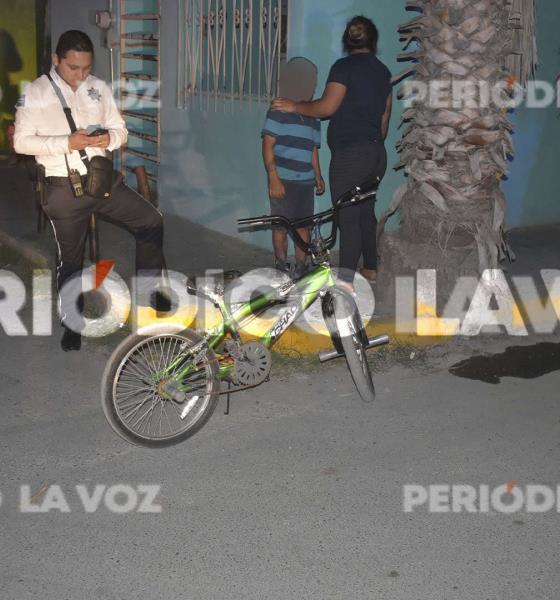 Embiste adolescente a menor en bicicleta