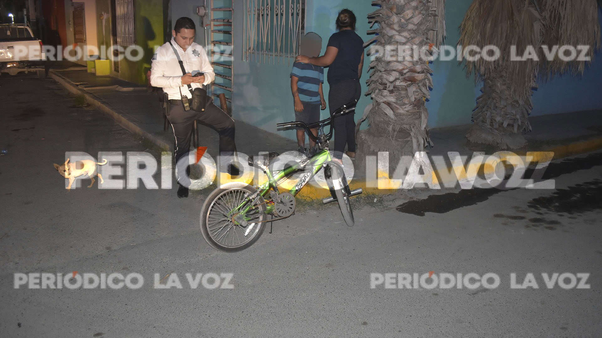 Embiste adolescente a menor en bicicleta