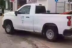 Hombres armados usan camioneta de la CFE en Culiacán