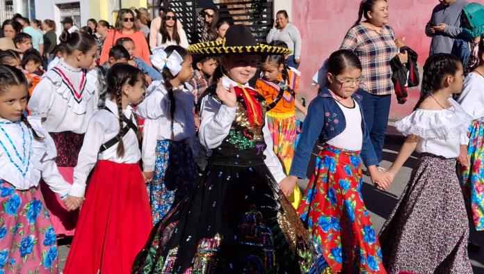 Invitan a desfile cívico