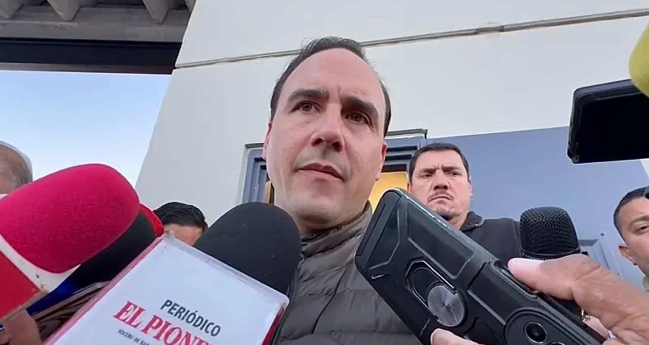 El Gobernador planteó que hay dos escenarios para dar solución al tema de AHMSA.