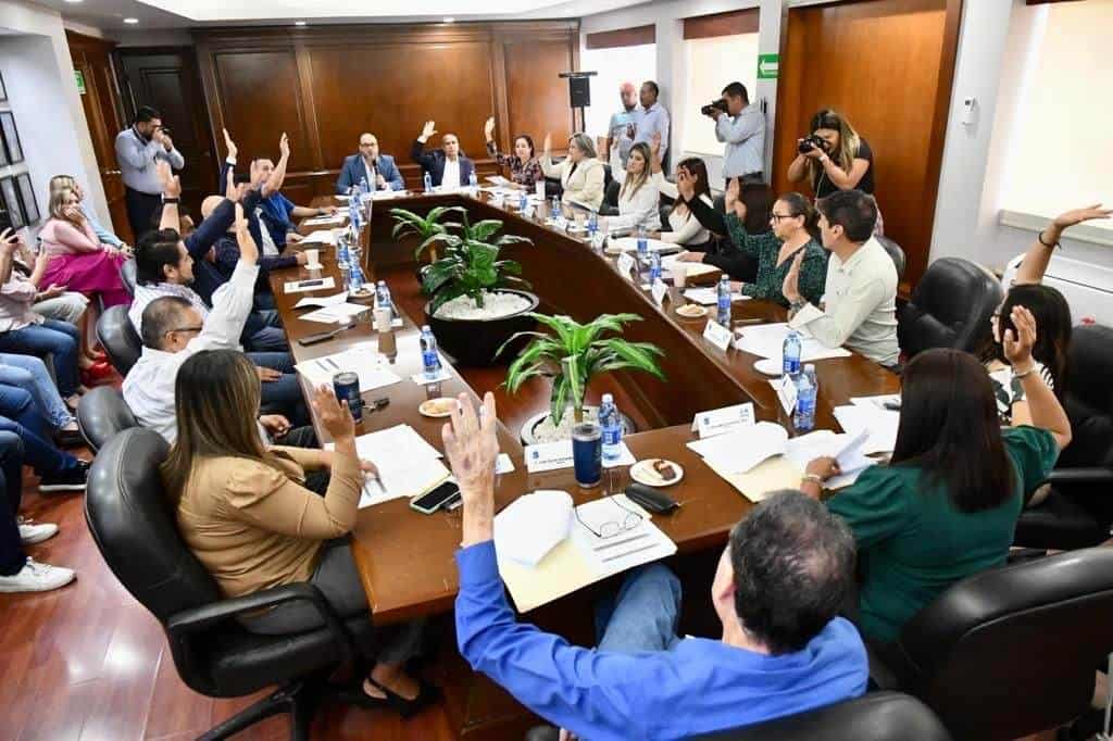 Víctor Hugo Cepeda Galicia, primer regidor y presidente de Hacienda, destaca la transparencia y eficiencia financiera que han permitido cerrar la administración con importantes obras en beneficio de los monclovenses.