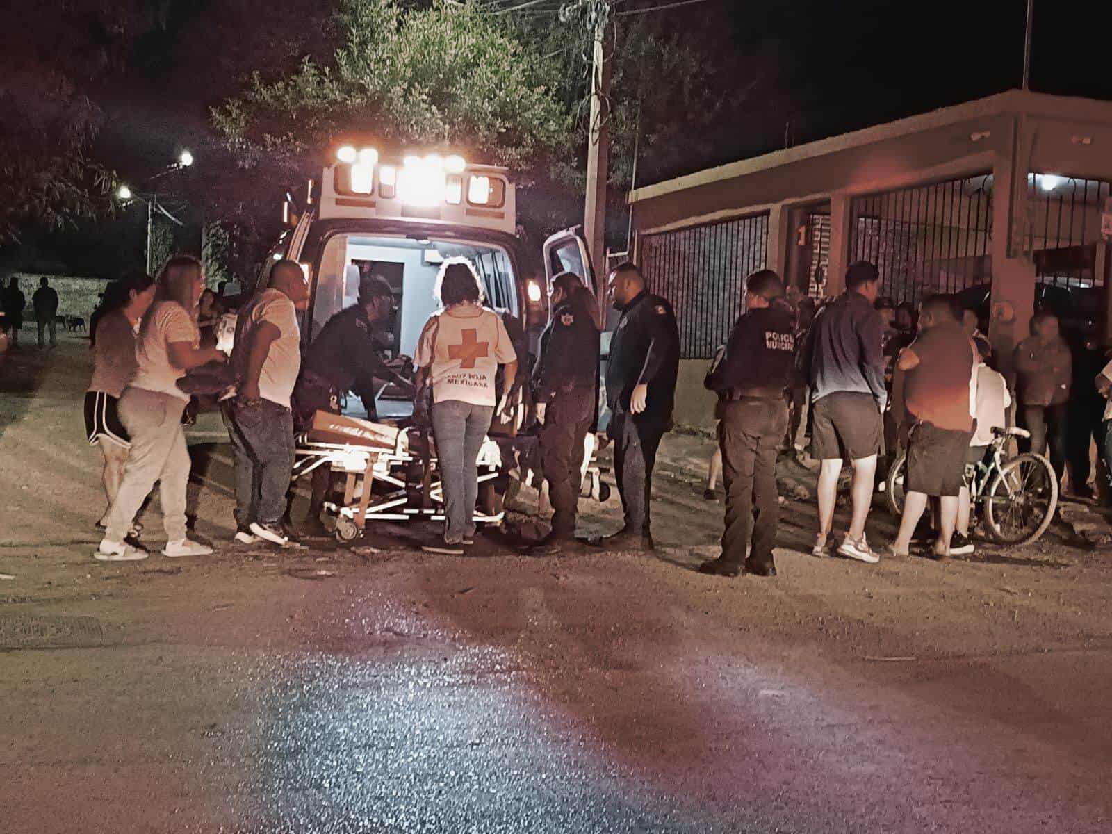 El lesionado fue auxiliado por paramédicos de la Cruz Roja.
