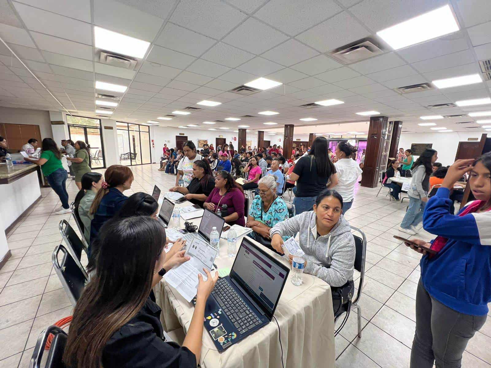 Éxito en la Jornada de Apoyo para el Registro de la Beca Rita Cetina en Piedras Negras