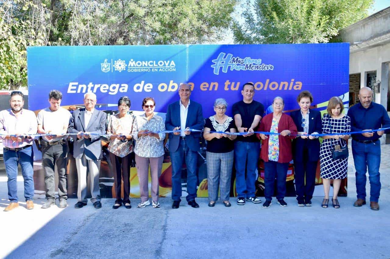 El alcalde Dr. Mario Dávila entrega una obra de drenaje en la colonia El Pueblo, garantizando servicios renovados que beneficiarán a las familias por los próximos 50 años. 