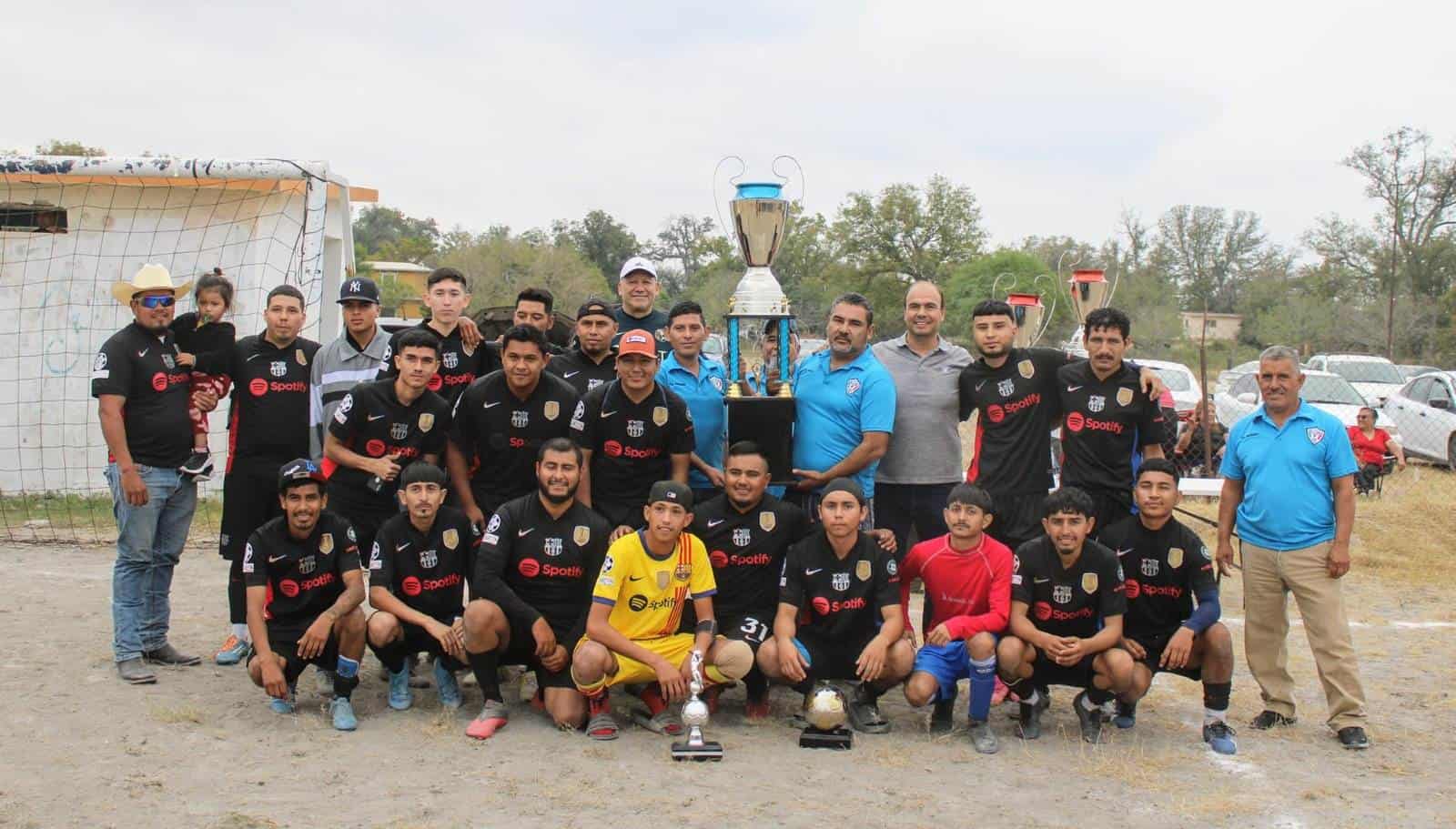 Toros Nava y Negros FC conquistan títulos en finales de fútbol