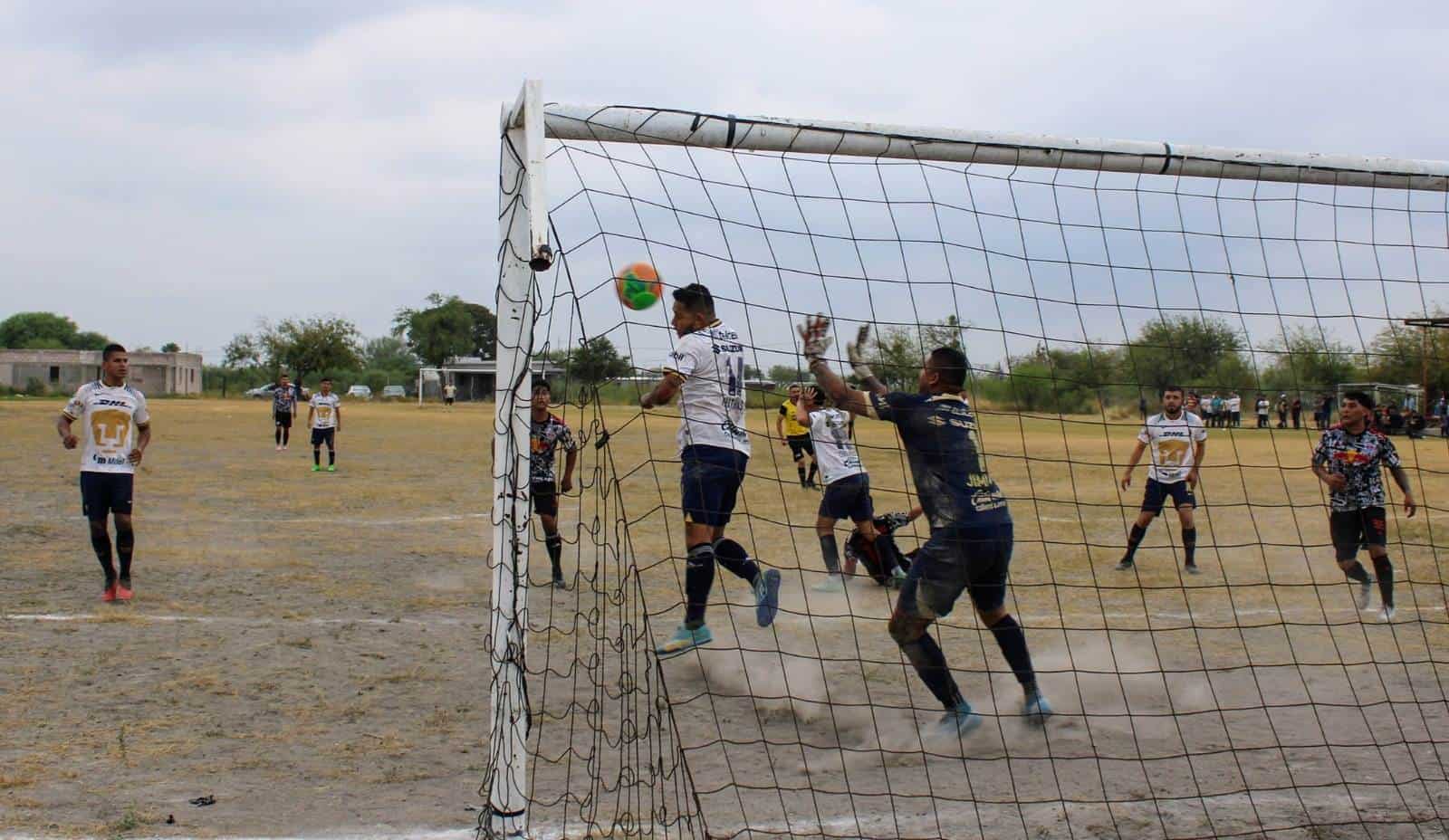 Toros Nava y Negros FC conquistan títulos en finales de fútbol