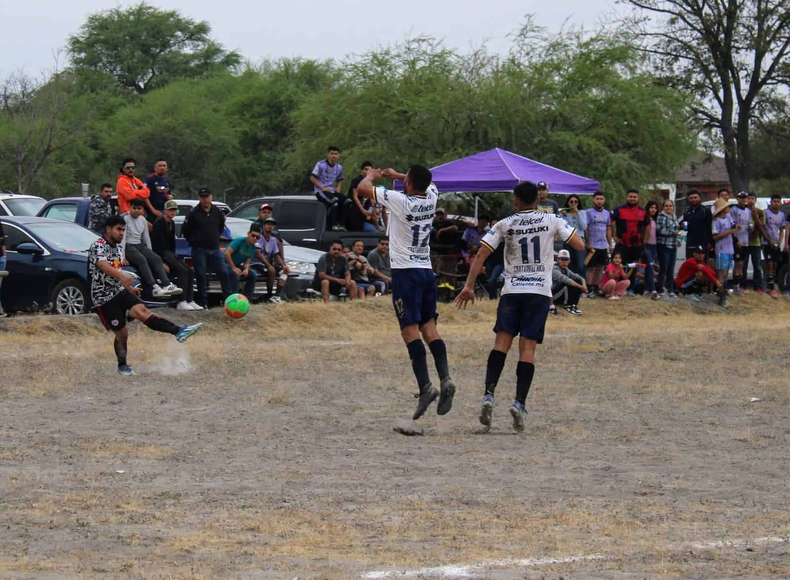 Toros Nava y Negros FC conquistan títulos en finales de fútbol