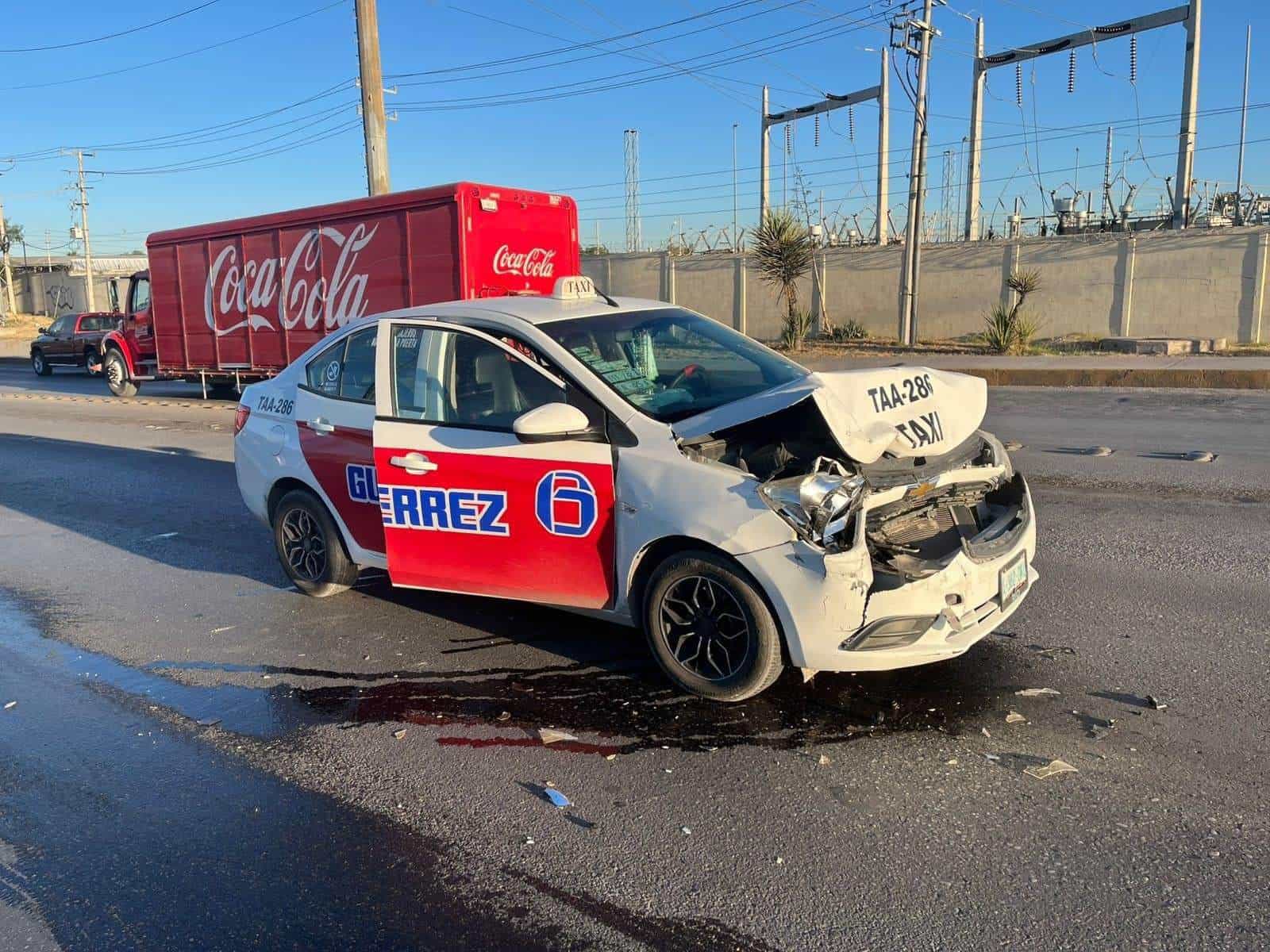Chocan a taxista y huyen