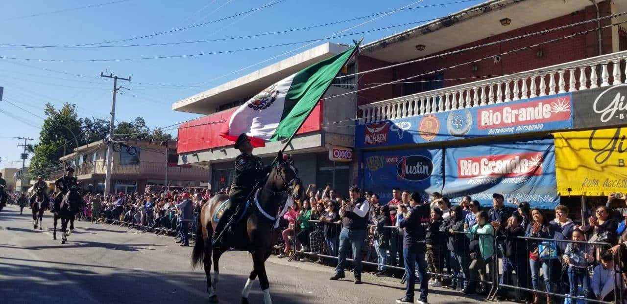 Ciudad Acuña celebra el Día de la Revolución con tradicional desfile escolar