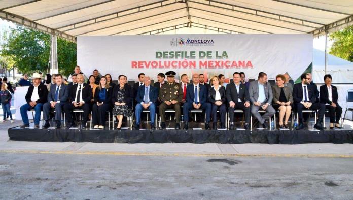 Participan más de 3 mil en desfile revolucionario