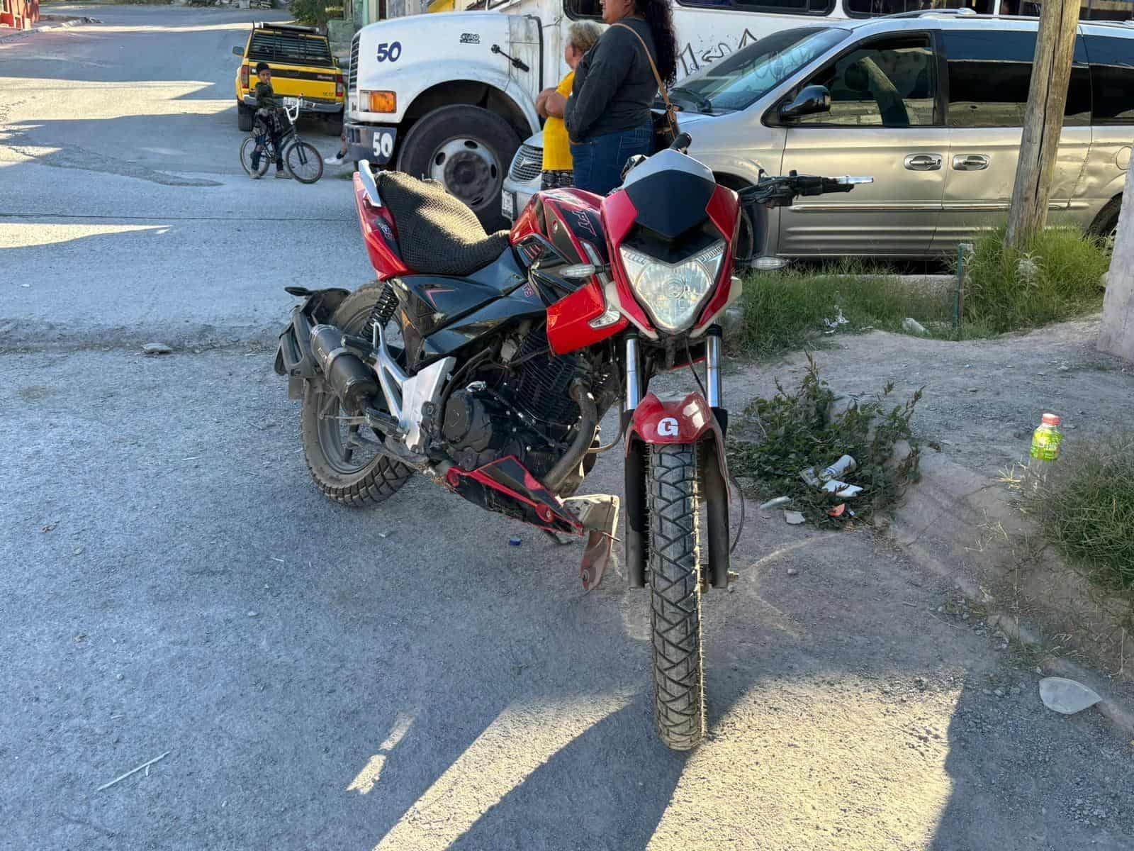 Embiste a motociclista