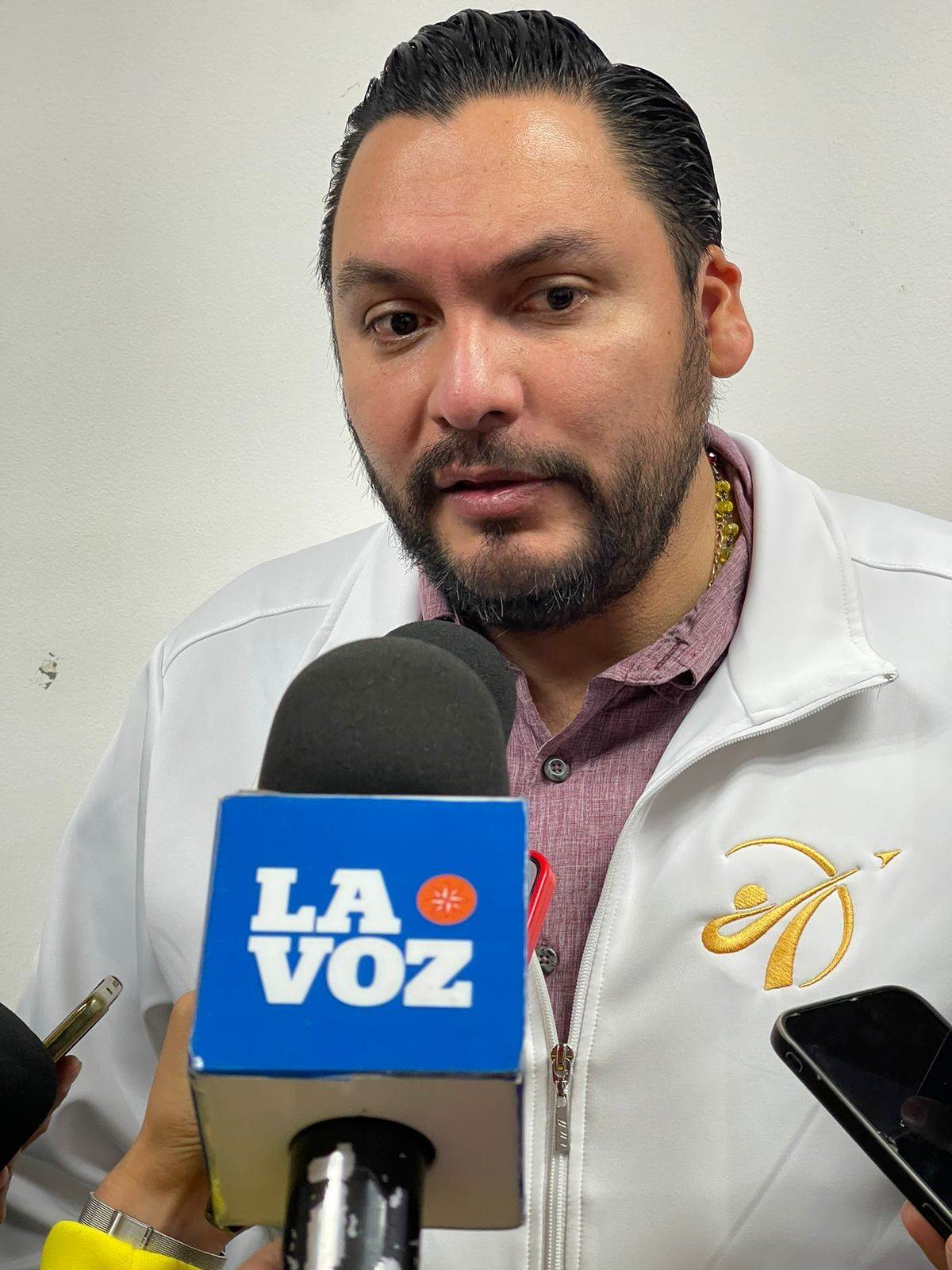 Carlos Villarreal trabaja en la planeación de los 100 días de su administración.