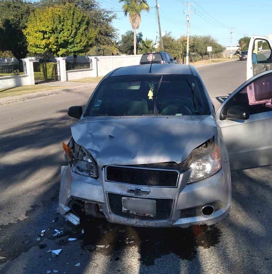 Mujer resulta lesionada en choque en Óscar Flores Tapia en Morelos