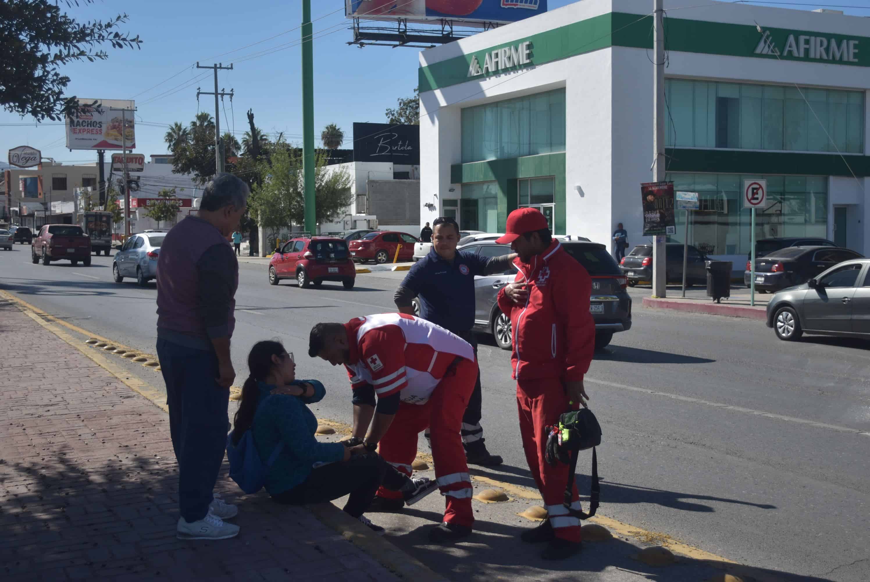 Arranca defensa a auto en choque