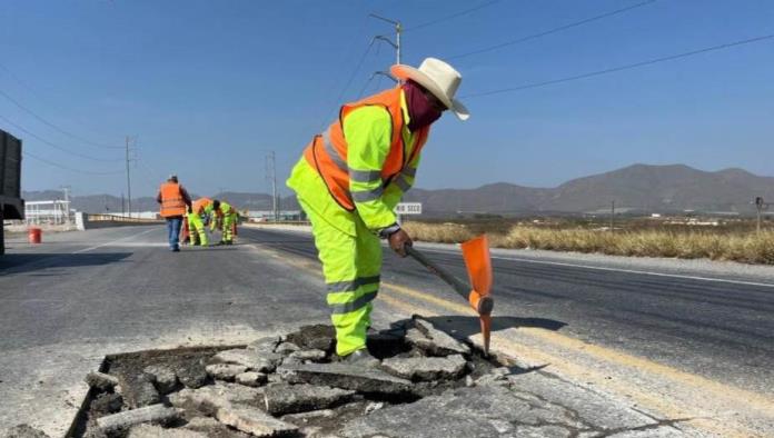 Inicia bacheo de la carretera 57