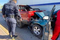 Se distrae mujer y choca por alcance