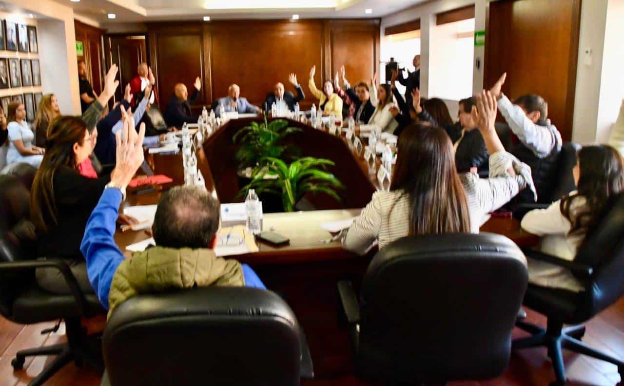 Regidores aprobaron por unanimidad la cuenta pública de octubre, destacando un superávit de 23 millones de pesos y avances significativos en ingresos fiscales y reducción de egresos.