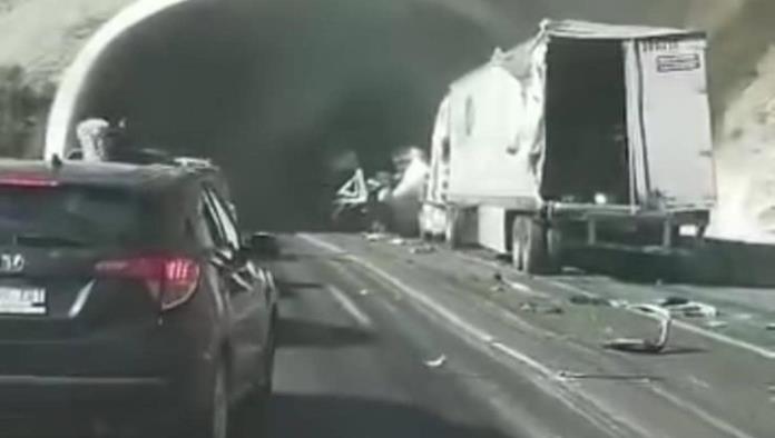 Accidente en la Carretera 57: tráiler se incendia tras choque