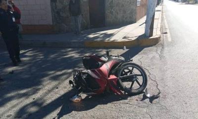 Fallece motociclista tras accidente vial en Villa de Fuente