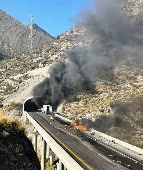 Tragedia en Los Chorros muere trailero, le fallan los frenos 