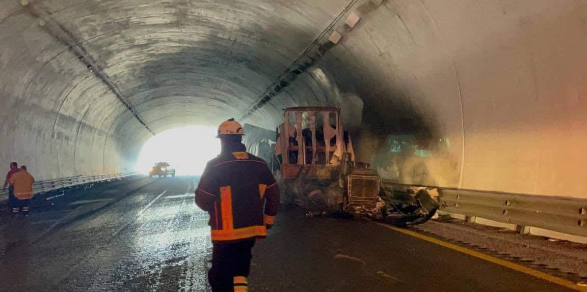 Tragedia en Los Chorros muere trailero, le fallan los frenos 