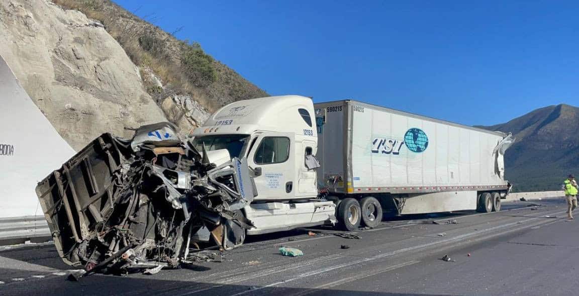 Tragedia en Los Chorros muere trailero, le fallan los frenos 