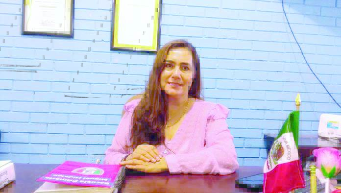 Profesora Guadalupe Campos Villarreal directora de la escuela primaria Miguel Hidalgo.