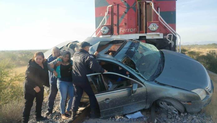 ¡Los alcanza el tren!