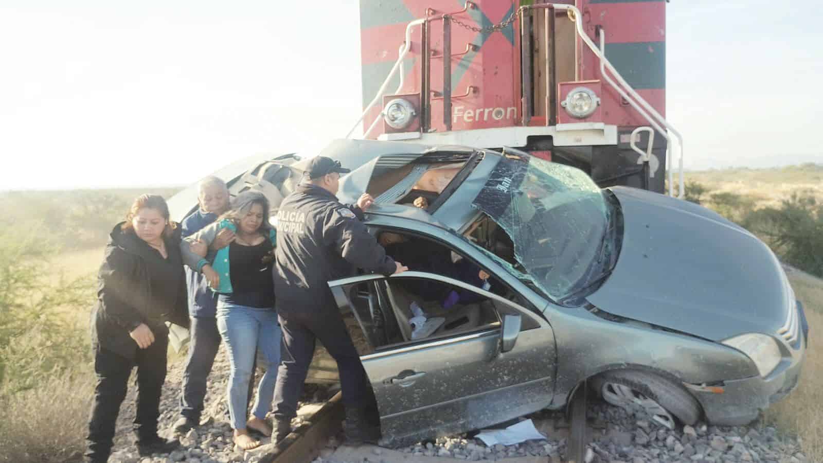 ¡Los alcanza el tren!