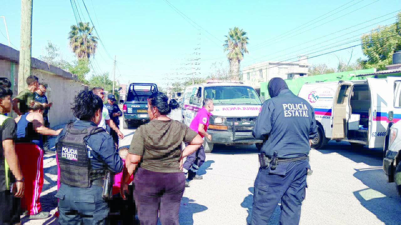 Lo embiste con auto por golpear a su hijo
