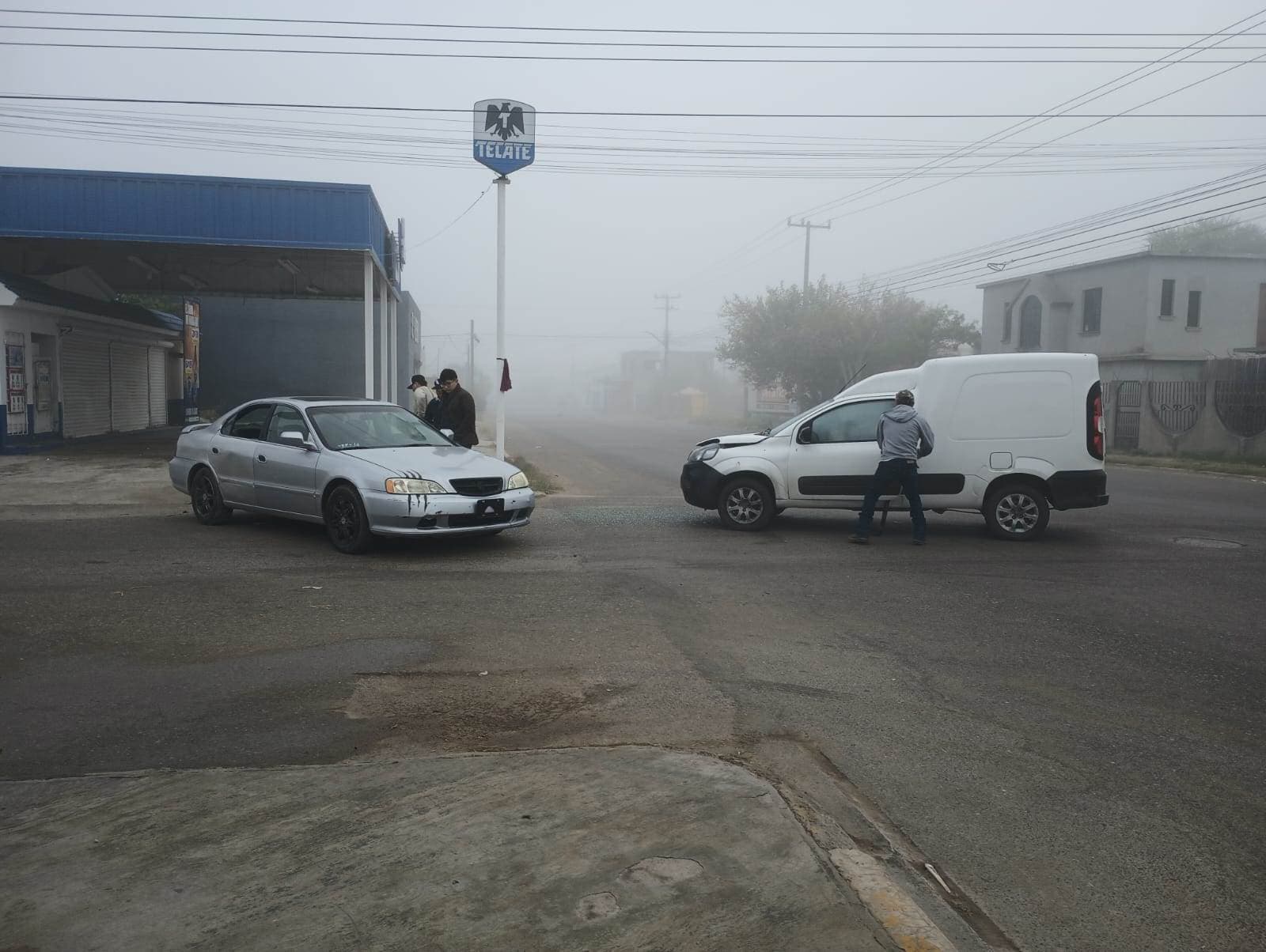 Choque Entre Dos Vehículos En La Colonia López Huitrón Deja Daños Materiales
