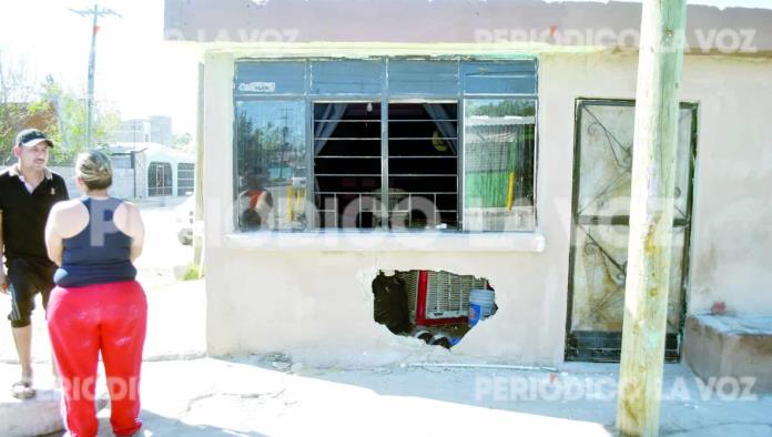 Lo embiste con auto por golpear a su hijo