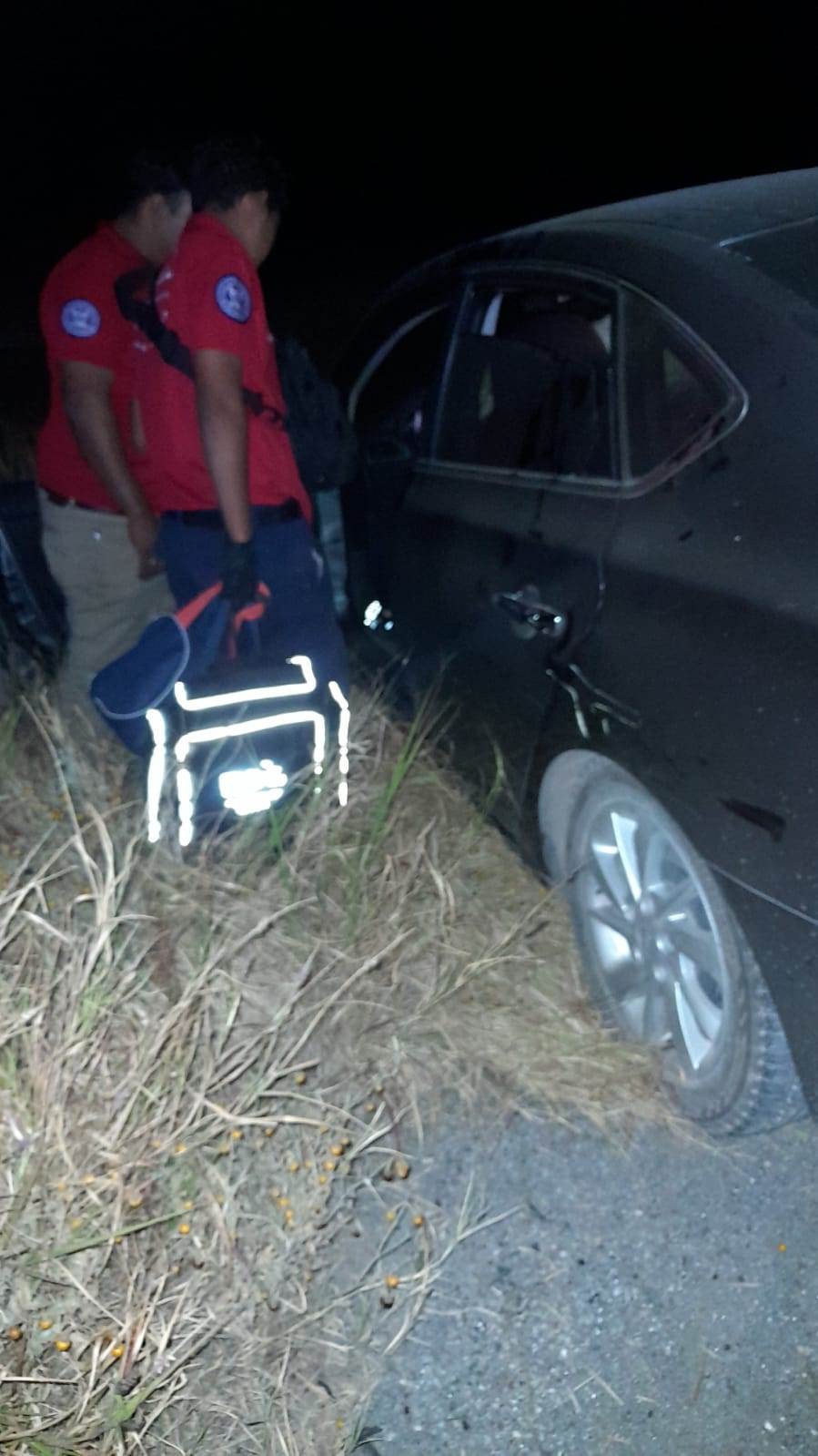 Vence sueño a sabinense y se sale de la carretera