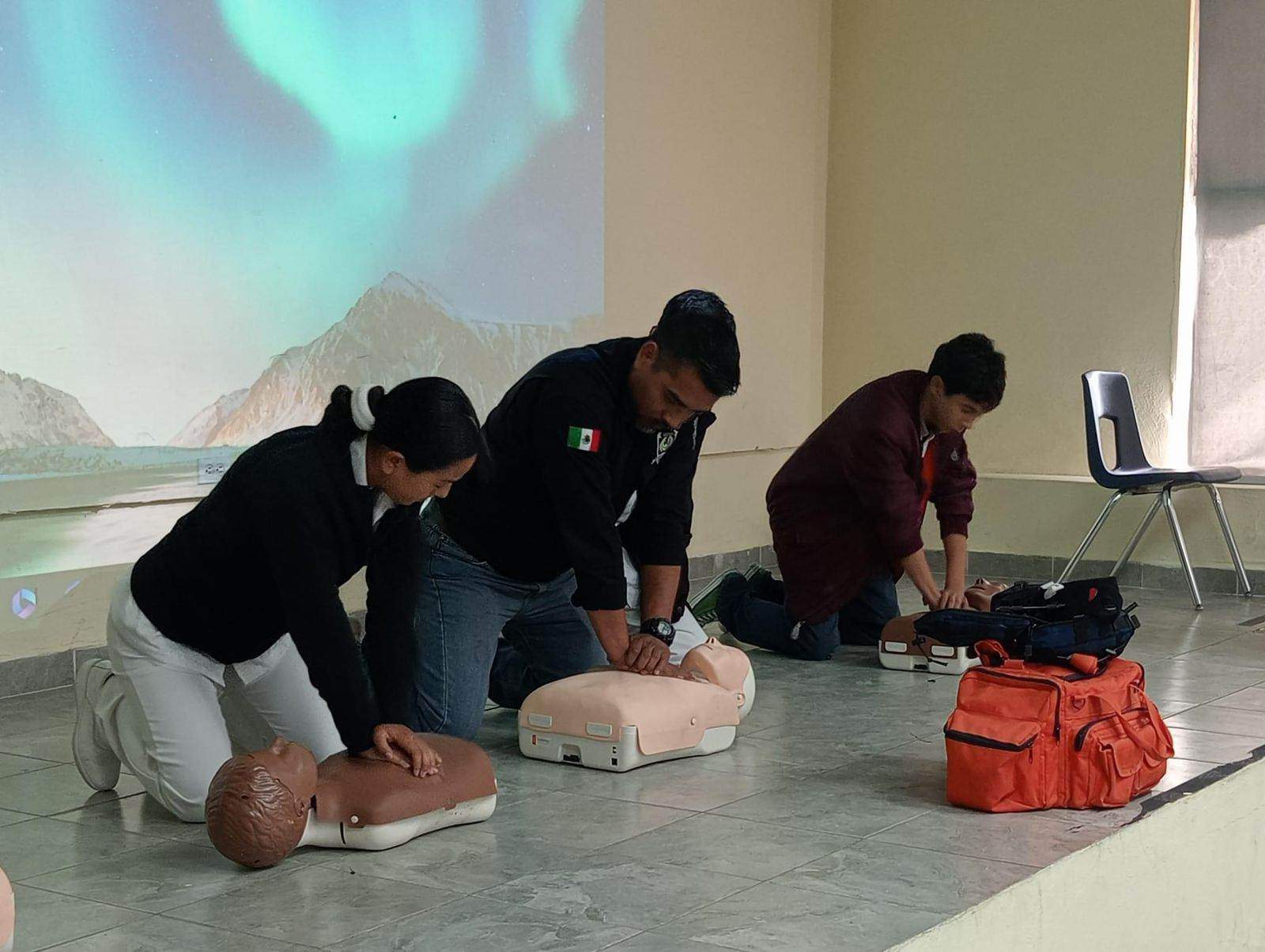 Cbtis 54 fomenta la prevención con curso de primeros auxilios