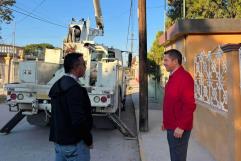 Supervisa Hugo Lozano trabajos de alumbrado