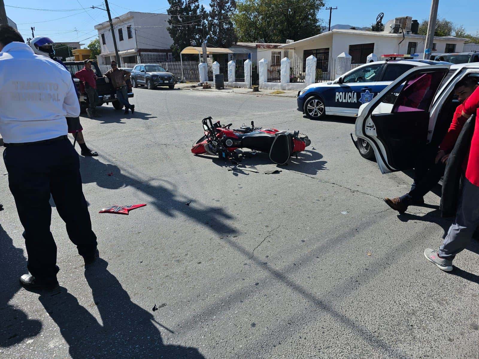 Manda a ´volar´ a motociclista