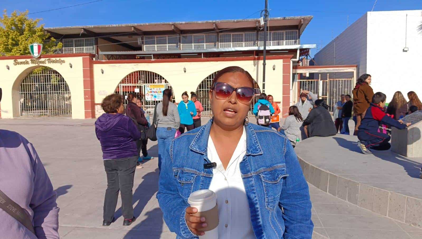 Brenda Lira Samaniego madre de familia de la escuela Miguel Hidalgo.