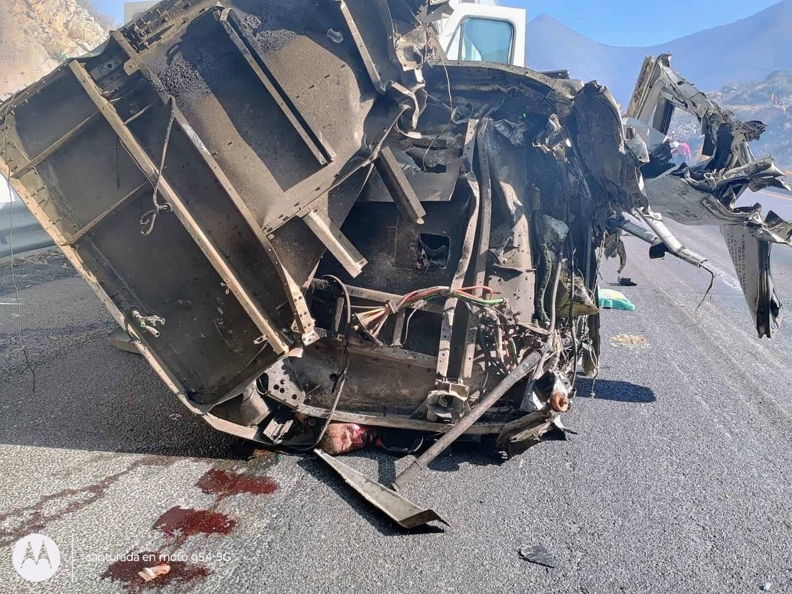 El tráiler que se accidentó el fin de semana transportaba material tóxico, y cerca del lugar, se encuentran los mantos acuíferos.