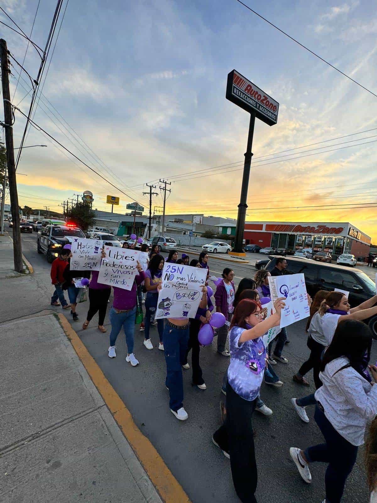 Realizan Marcha en Acuña por la Concientización contra la Violencia de Género