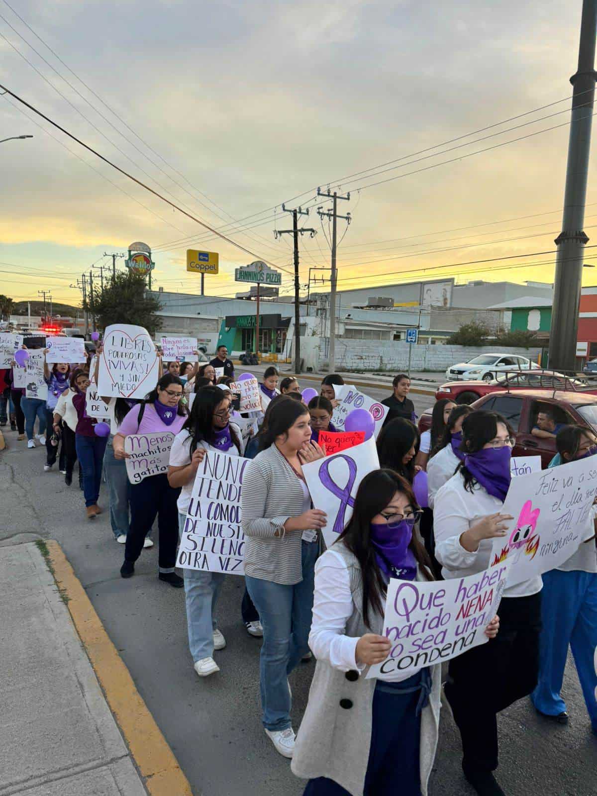 Realizan Marcha en Acuña por la Concientización contra la Violencia de Género