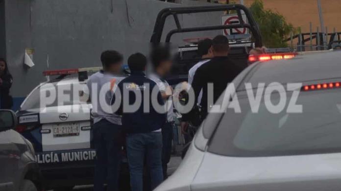 Acusan a estudiantes de La Salle de lanzar cuetes Acusan a estudiantes de La Salle de lanzar cuetes